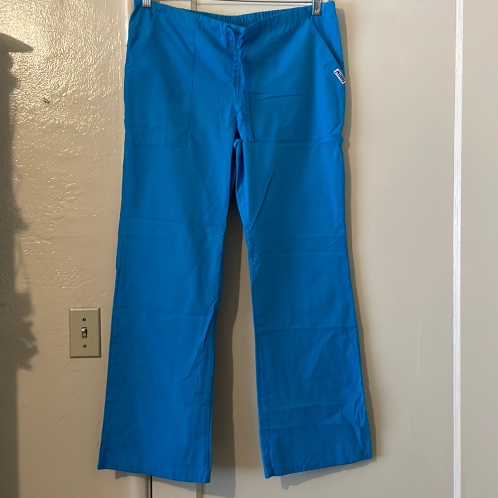 Scrub pants. Perfect for healthcare worker. 3 pockets. Excellent condition